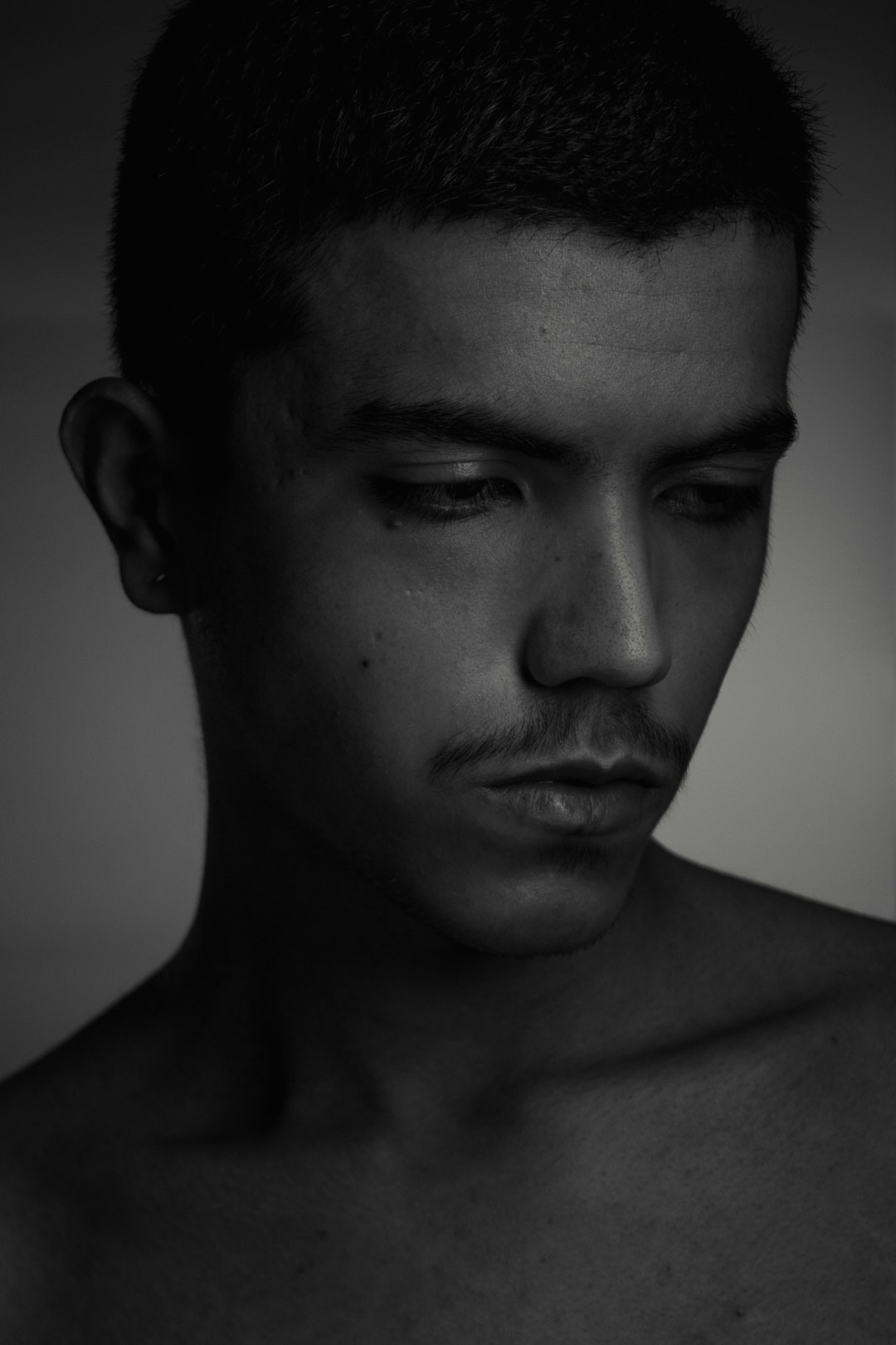 Retrato de homem português, editor de contacto com a comunidade